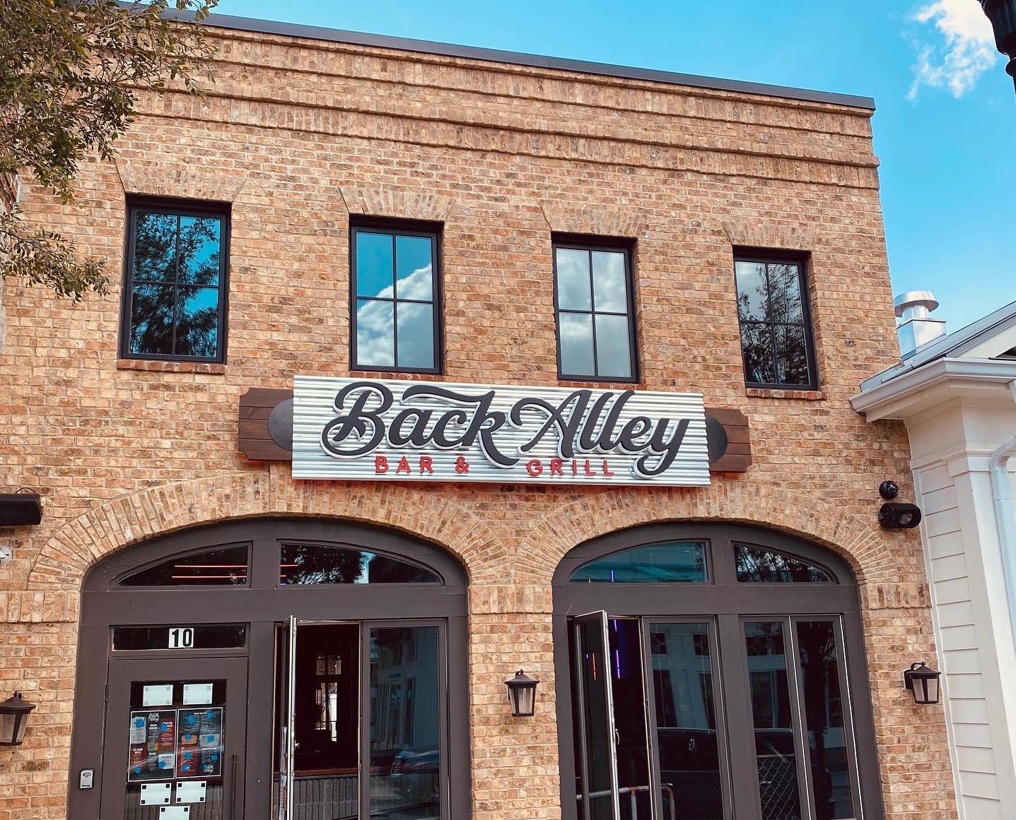 Back Alley Bar and Grill Alpharetta City Center Now Open