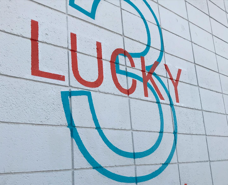 Lucky 3 Sign