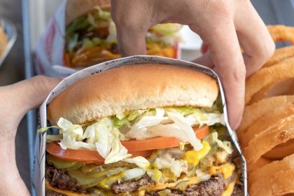 Fatburger Plans Major Advance on Chicago Market