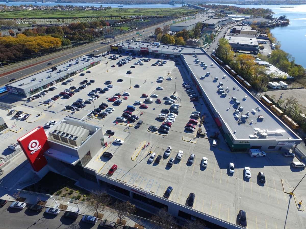 Simone Development Companies Signs Cap't Loui Seafood Boil at Throggs Neck Shopping Center in the Bronx