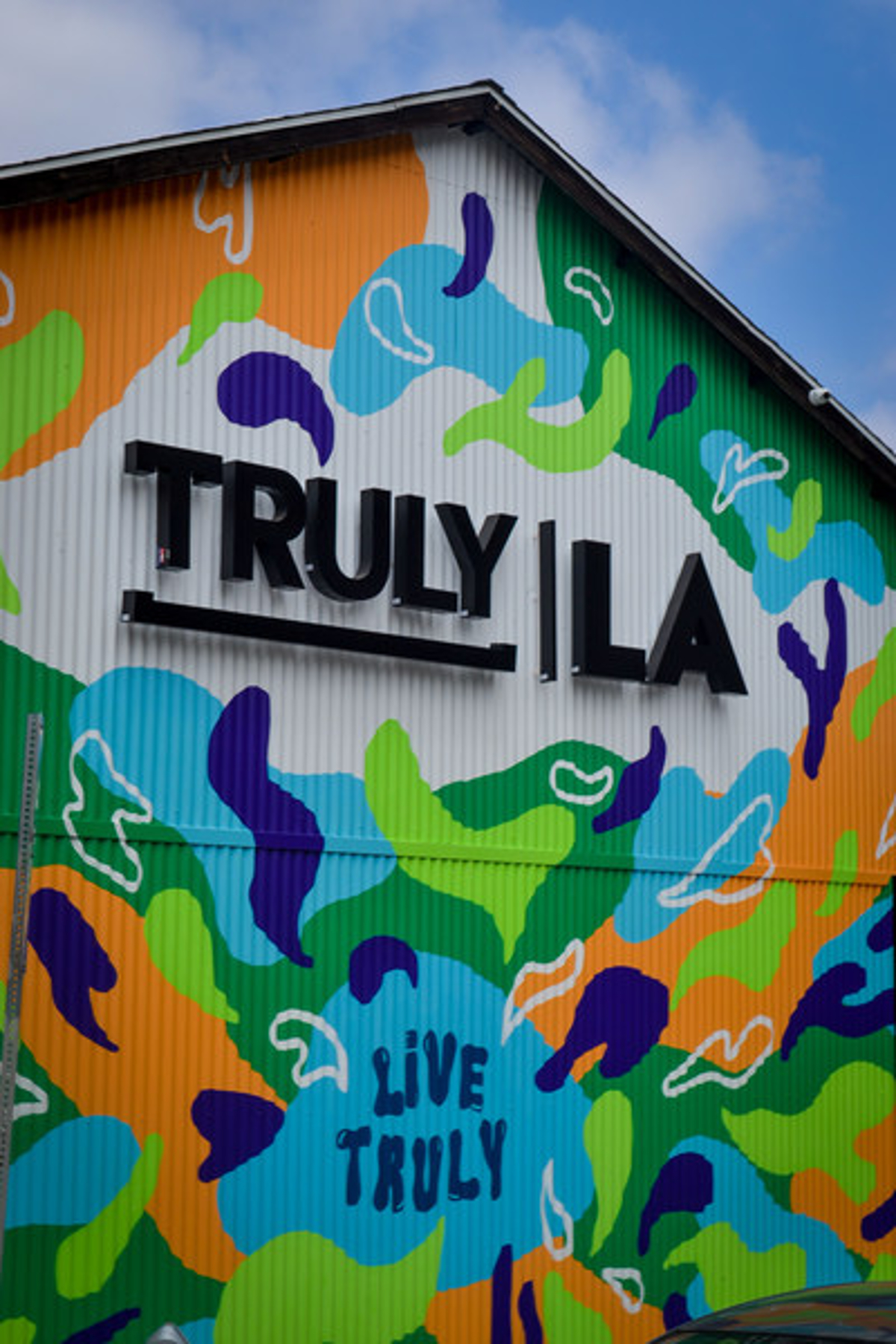 Truly Local Truly Hard Seltzer Opens Its First Hard Seltzer Taproom, Truly LA