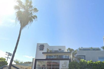 Oakberry Puts Up Signage at Former Pudu Pudu Location in Venice