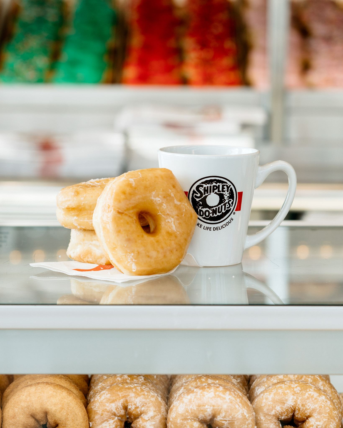 SHIPLEY DO-NUTS OPENS FIRST SHOP IN MONT BELVIEU