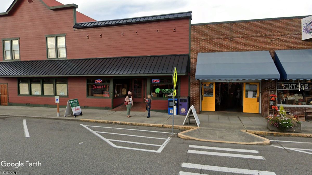 From Mammoth Burger and Jasmin Thai Cuisine Comes a New Concept Called Still Water Lounge