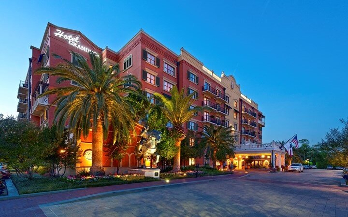 TRANSWESTERN ACQUIRES HOUSTON'S RENOWNED HOTEL GRANDUCA