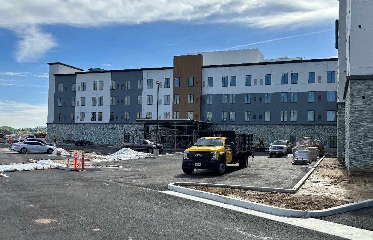 Eastvale’s Inaugural Hotel Features a Rooftop Bar