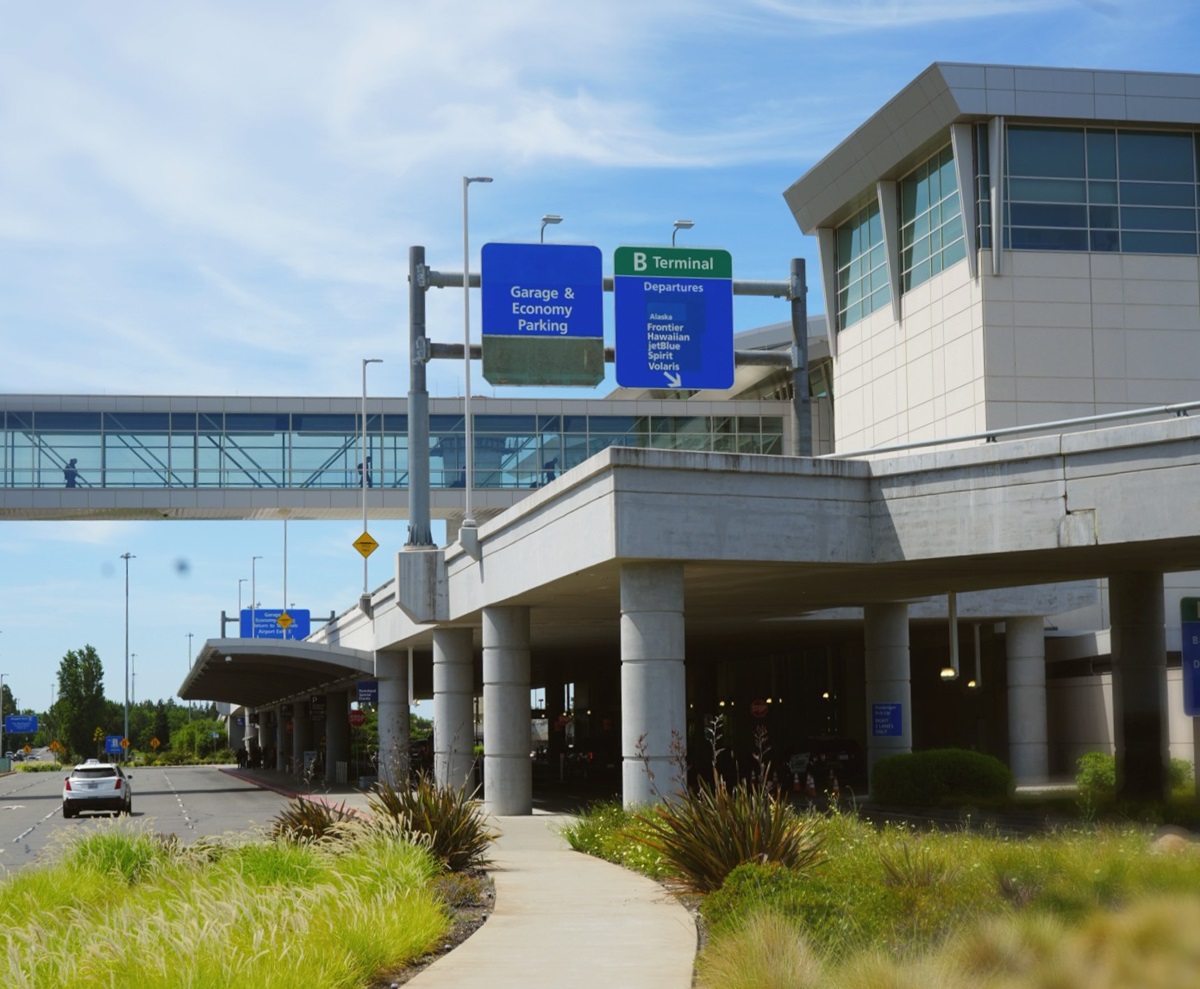 SMF terminal B departure arrival