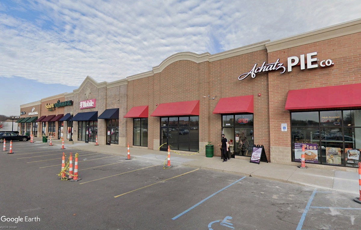 shops at shelby township street strip