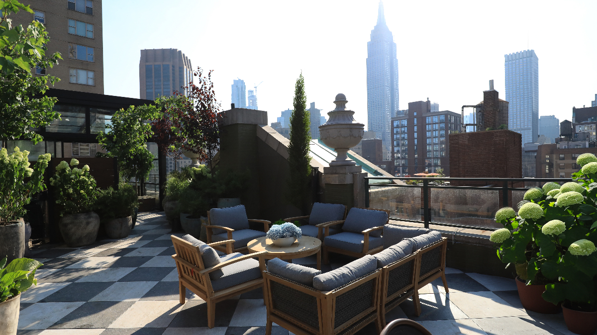 VINTAGE GREEN, A SPRAWLING INDOOR/OUTDOOR ROOFTOP OPENS ATOP THE SHELBURNE SONESTA HOTEL IN MURRAY HILL