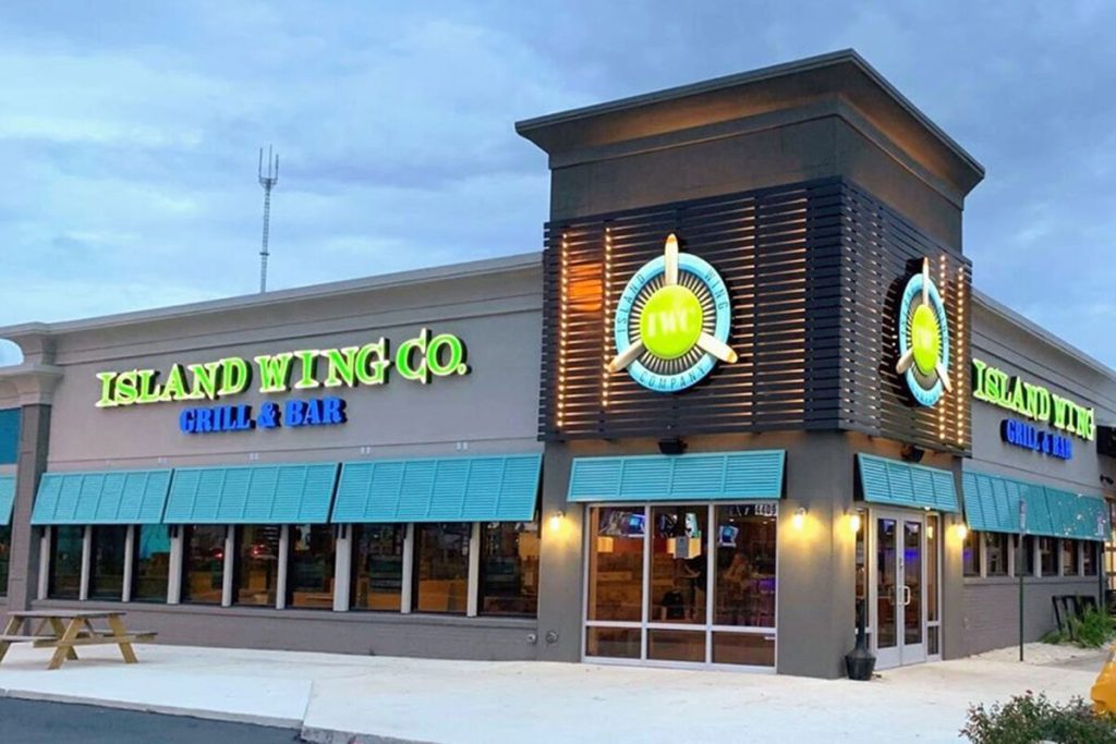 Island Wing Co. Grill and Bar Landing at Tamaya Market