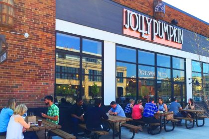 jolly pumpkin detroit patio