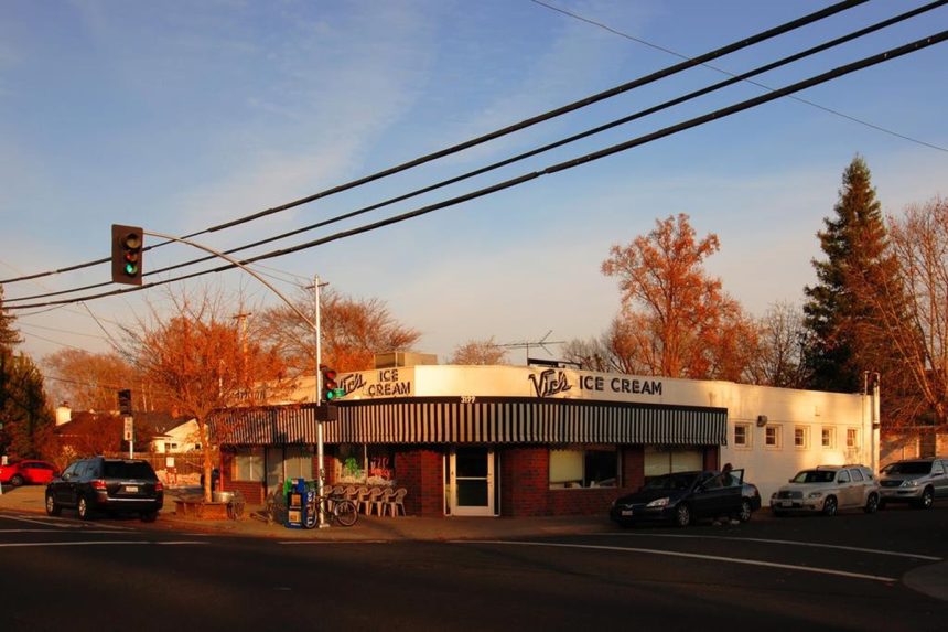 vic's ice cream sacramento land park