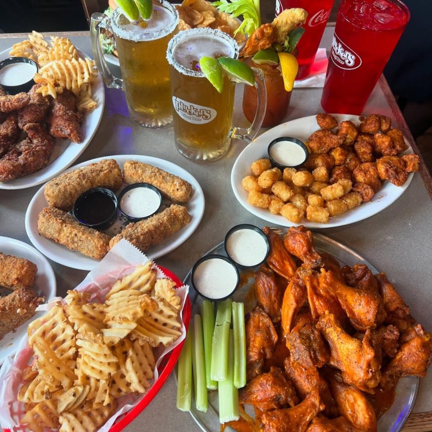 Pluckers Wing Bar Set To Fly Into Katy-1