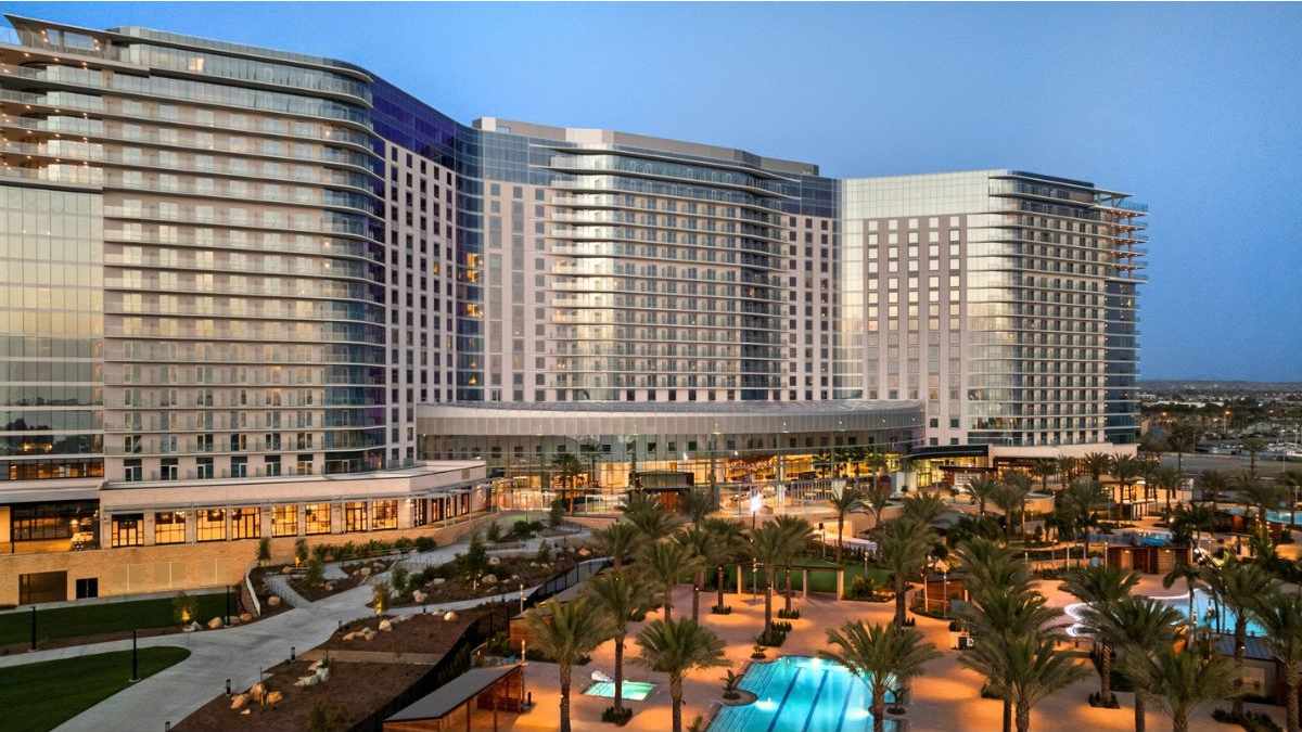 Gaylord Pacific Resort and Convention Center opens in Chula Vista through a partnership project.