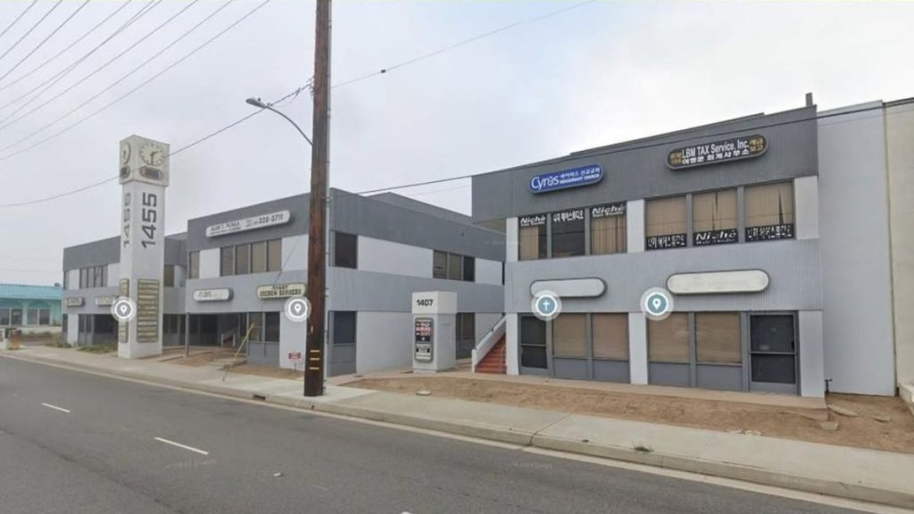 Five contemporary-style buildings will be developed at the location, which will include 35 townhomes above ground-level parking.