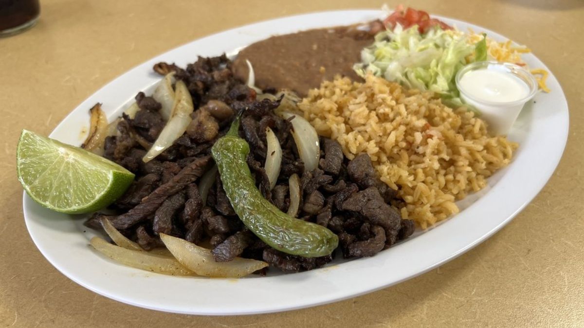 Food served at Mi Trailita Y Mas