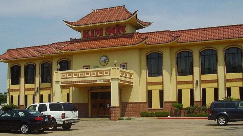 Street view of Kim Son restaurant