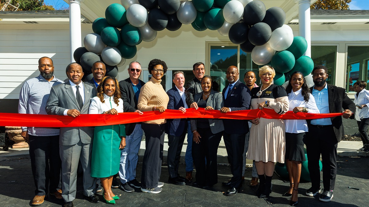 The Ivy at College Park opens with a grand ceremony
