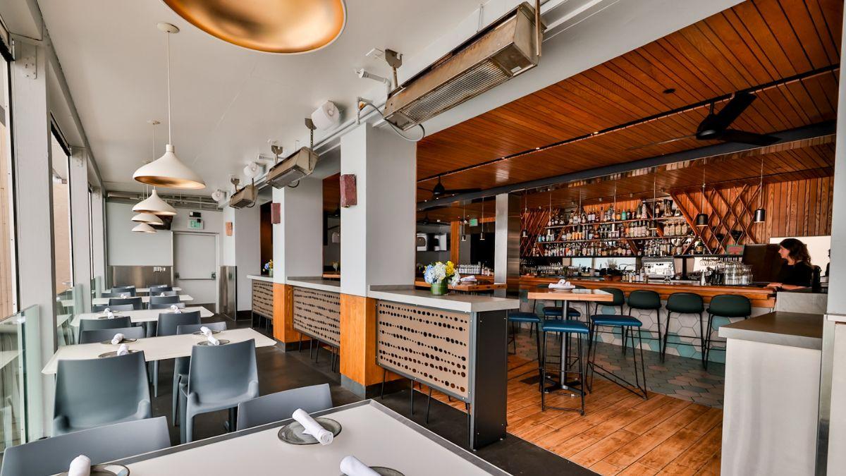 George’s at the Cove dining area