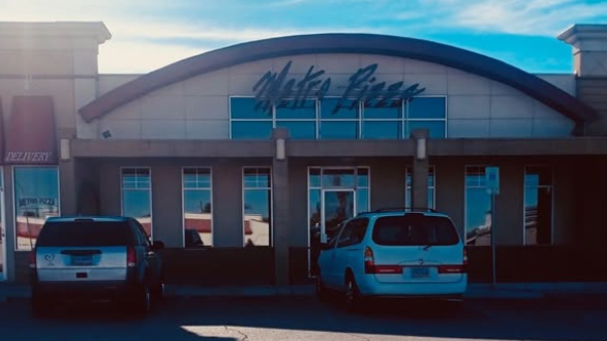 Metro Pizza storefront