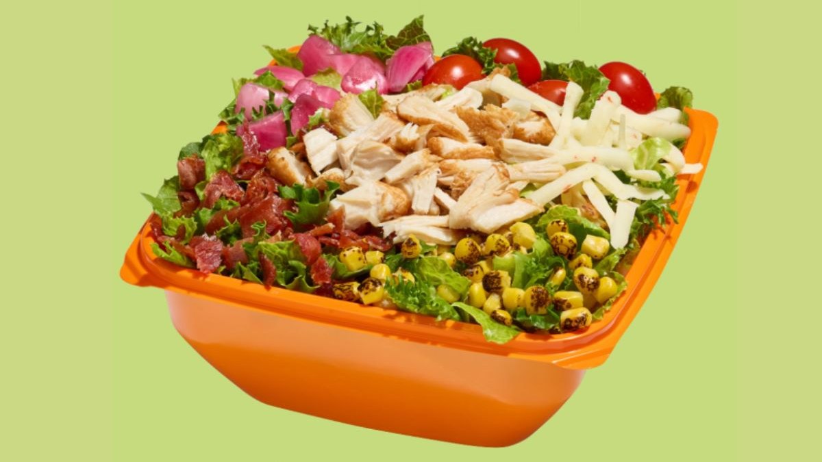 The Slow-Roasted Pulled Chicken is infused with juicy flavors and delivers high-quality protein to healthy food lovers.