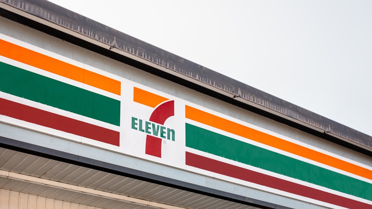 Retail chains that closed hundreds of stores in 2025