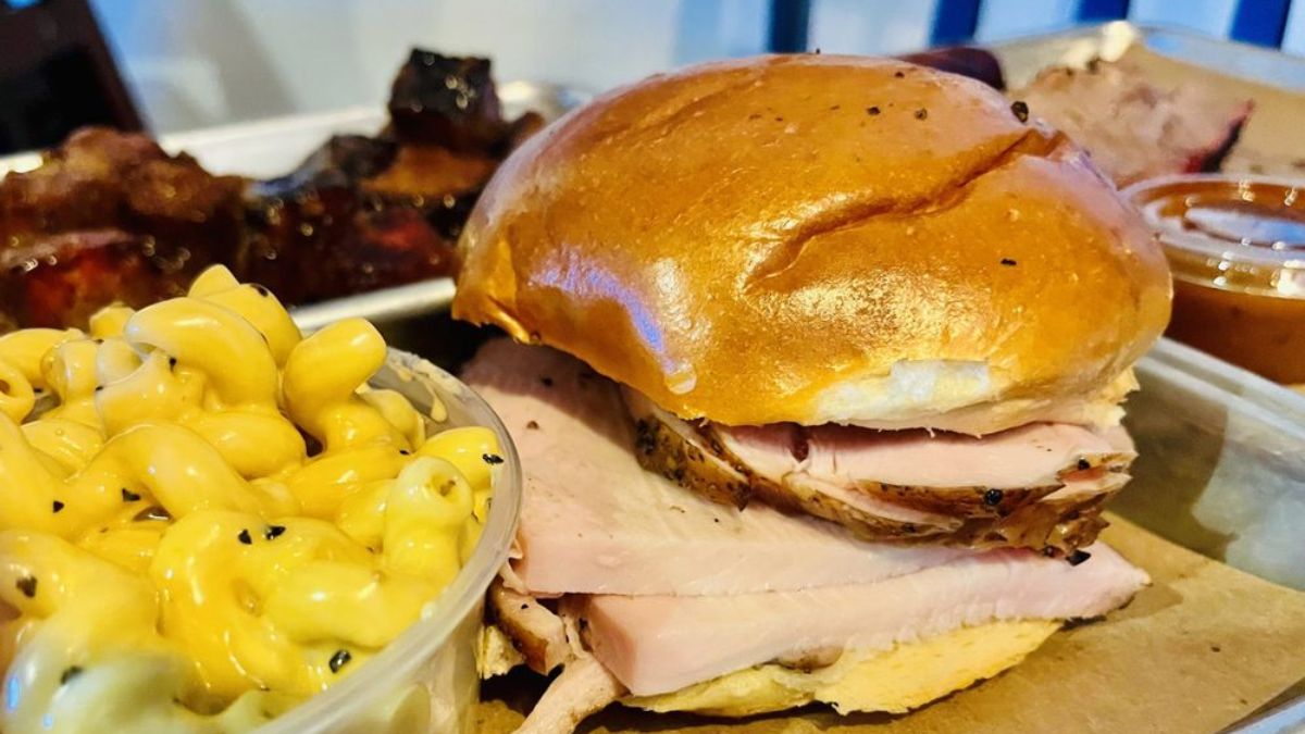 Brett's BBQ Shop food