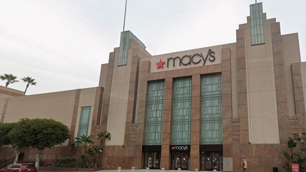 Retail chains that closed hundreds of stores in 2025