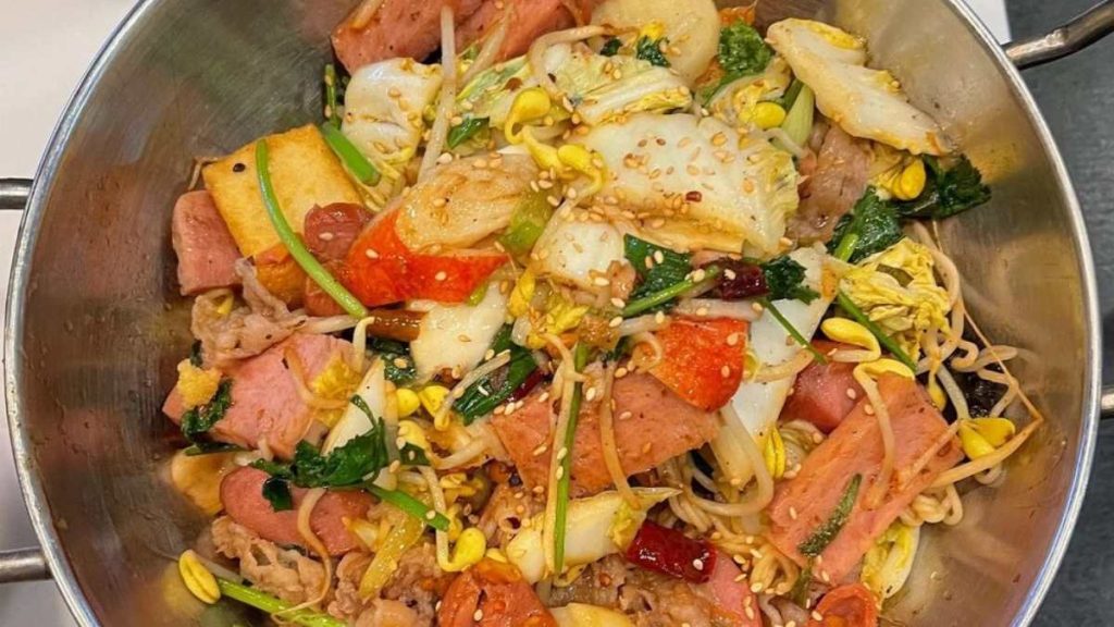 Spicy Charm serves patrons in the L.A. County a wide selection of Chinese delicacies.