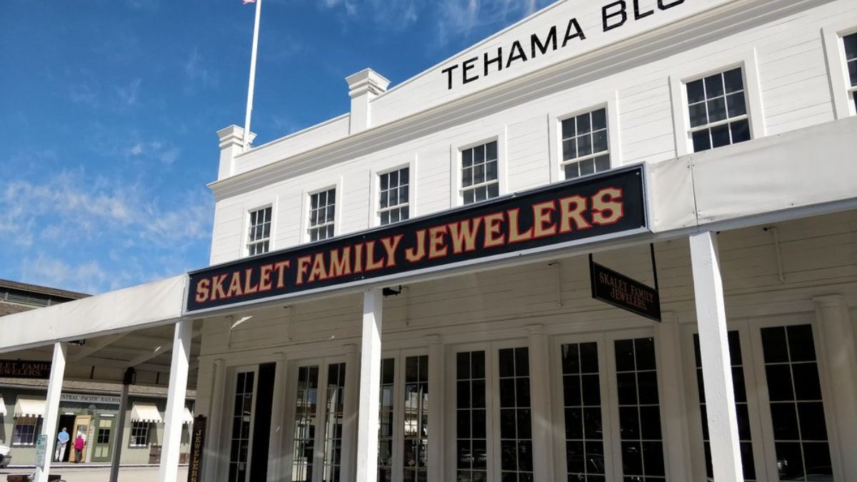 A long-time fixture in the community, Skalet Family Jewelers, is closing its doors permanently on December 31.