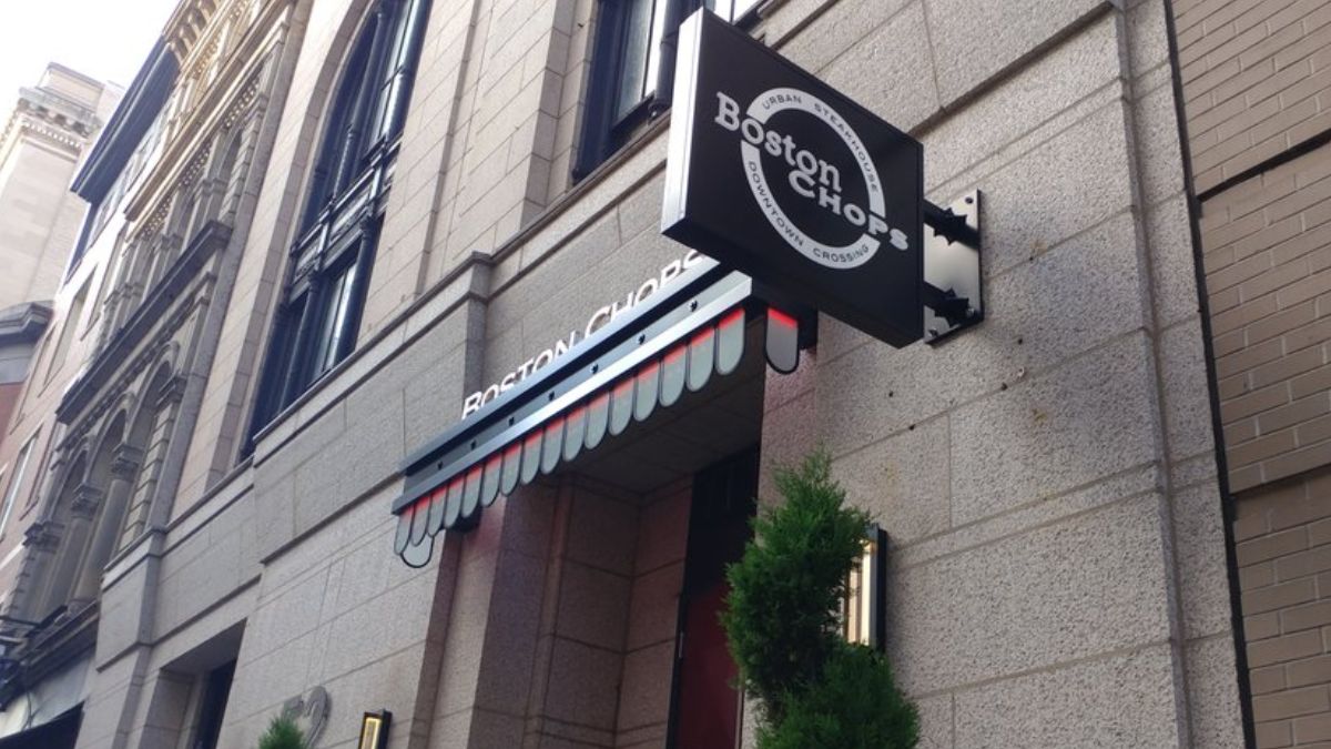 Boston Chops Restaurant's storefront