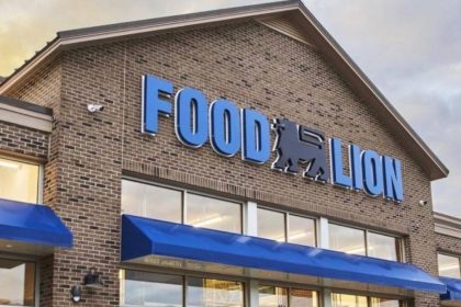 Food Lion's storefront