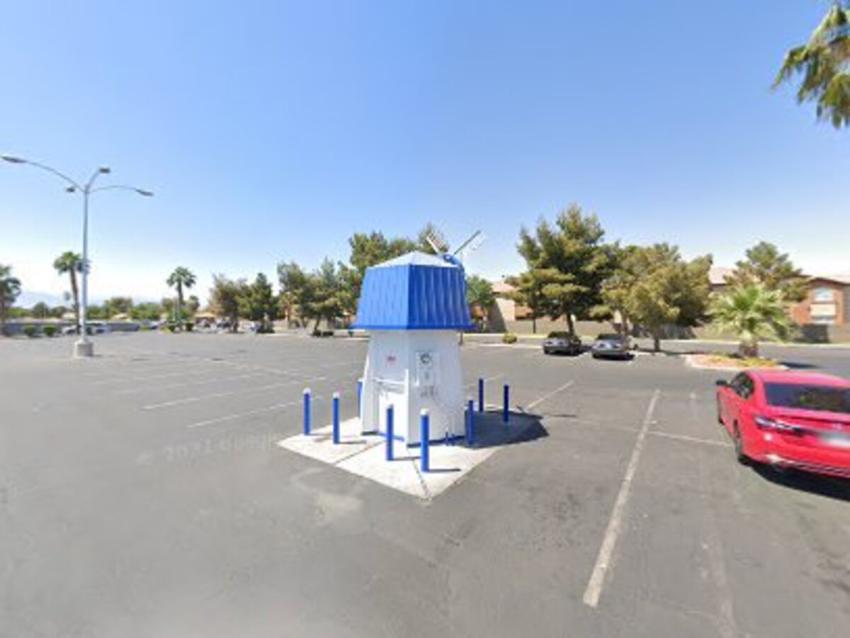 Casa De Pizza and Wings to Open Along Nellis Blvd. This Spring