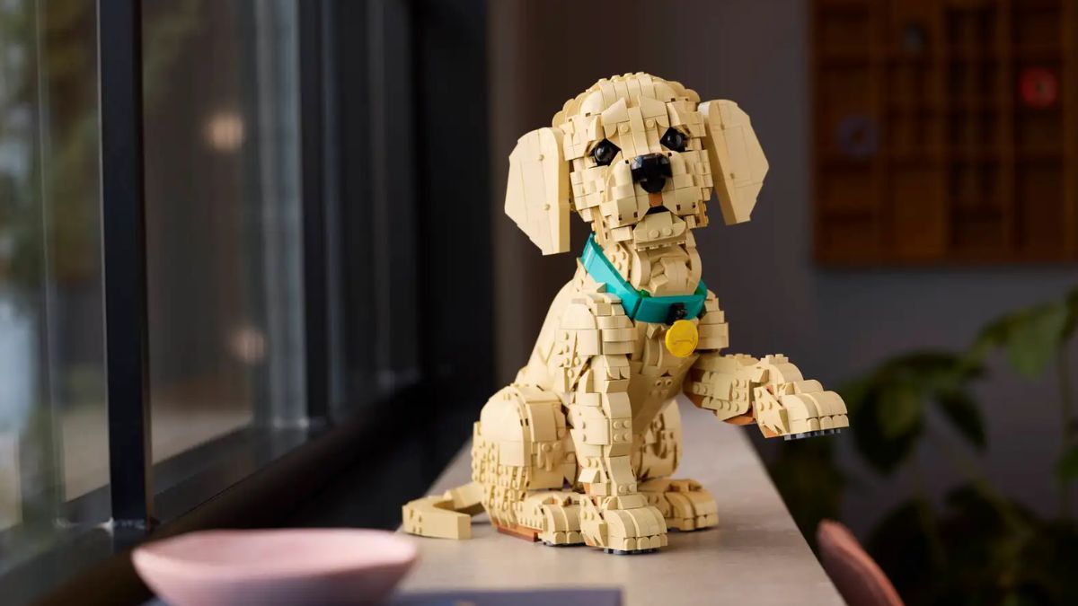 The Icons Golden Retriever Puppy set includes 2,102 pieces and movable parts that allow a range of poses.