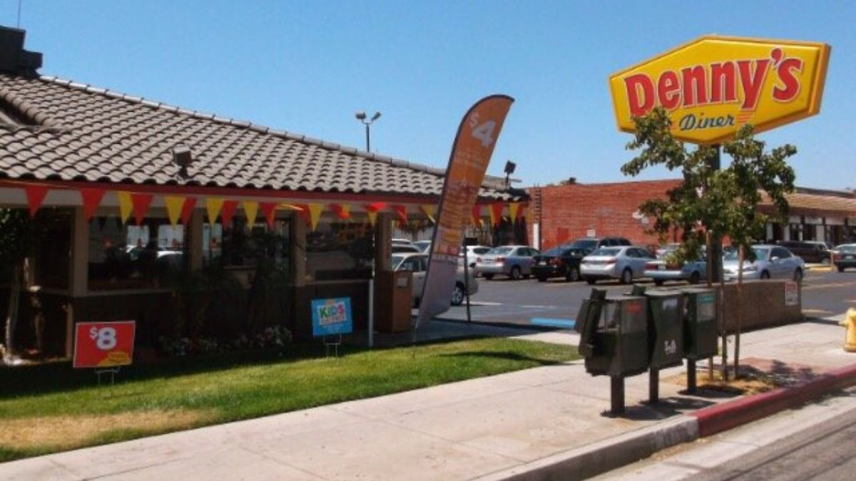 Denny's Diner's storefront