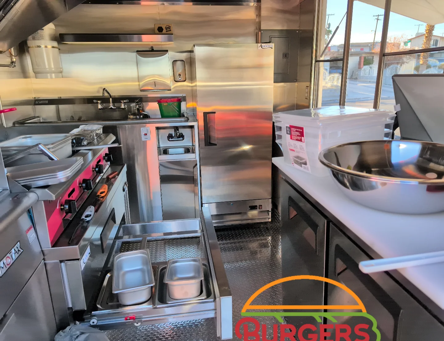 Burgers Bowls N More to Debut in the Valley