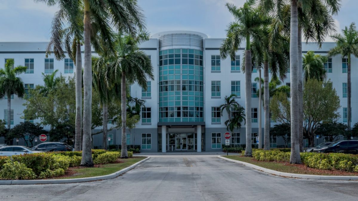 Westside Plaza building image