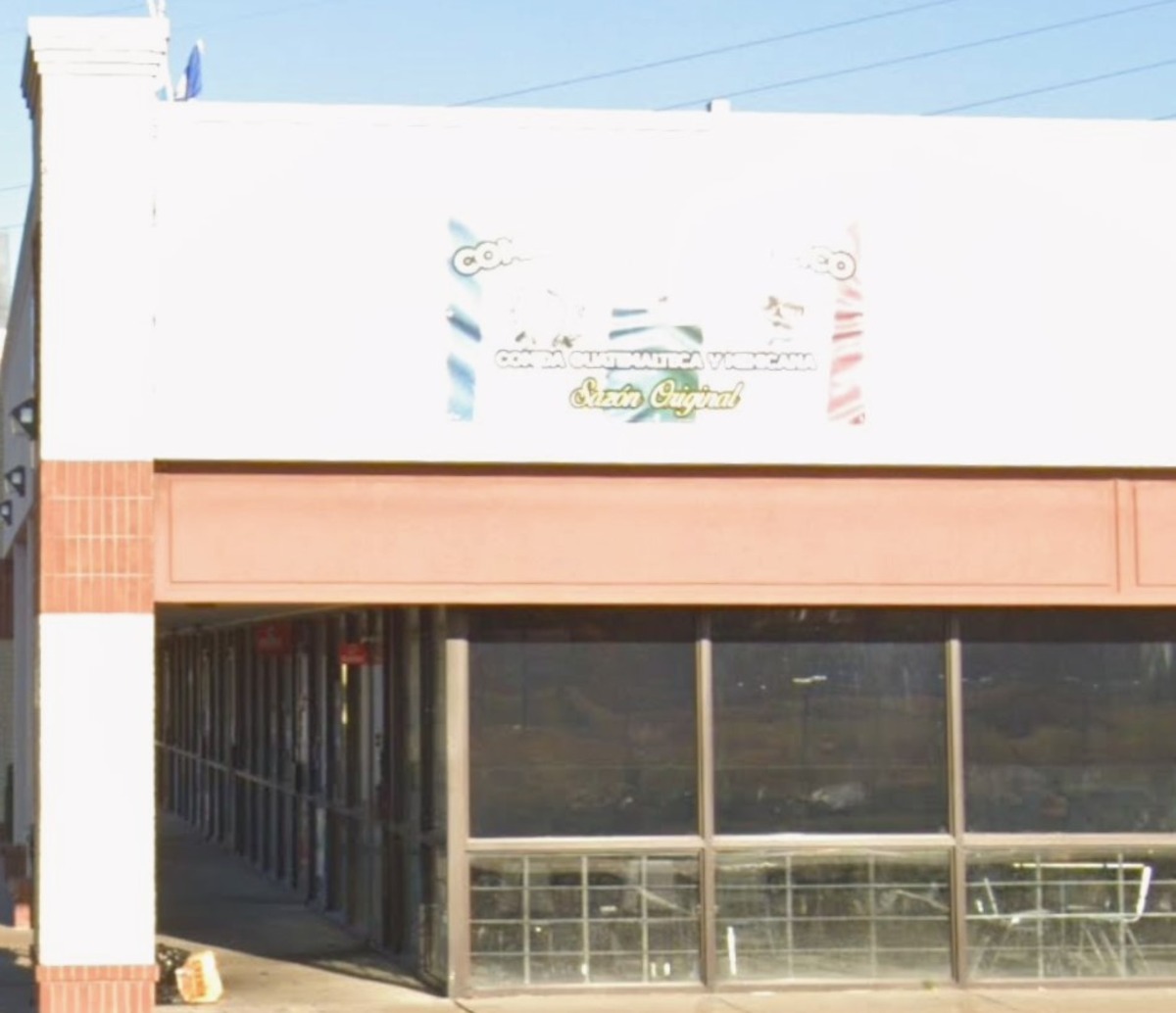 Delux Chicken Clucks into Cherry Plaza