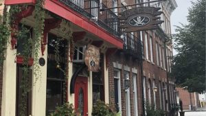 One-Eyed Mike's entrance image