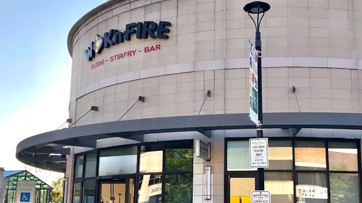 Wok n Fire in Burr Ridge storefront