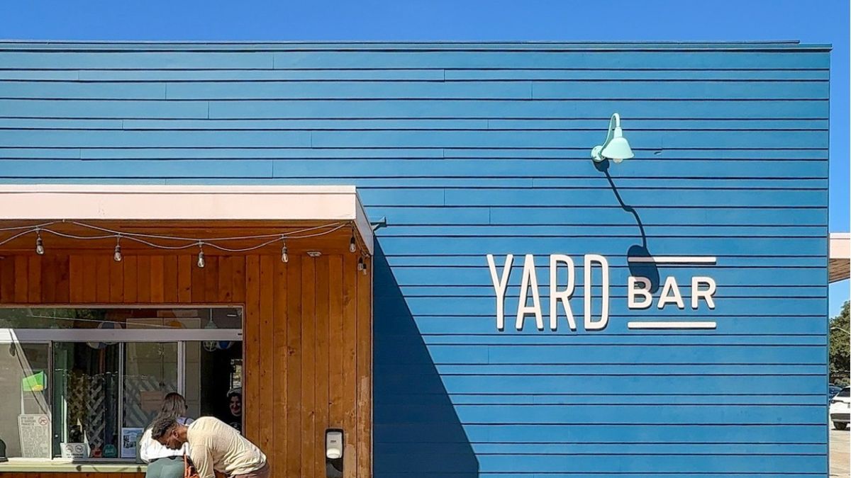 Image of Yard Bar from ouside