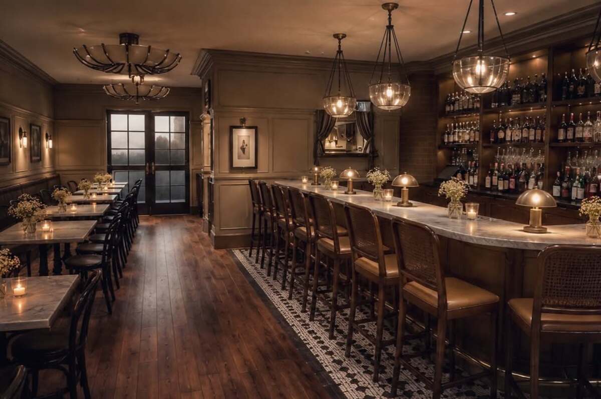 Ari & Lloyd to Debut in Old Town Scottsdale by Late July