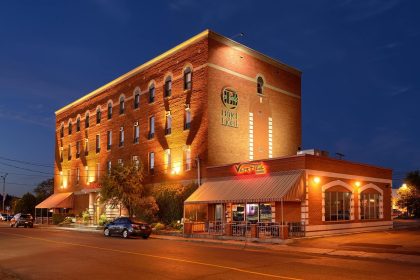 Hôtel du Fjord in Chicoutimi Changes Ownership