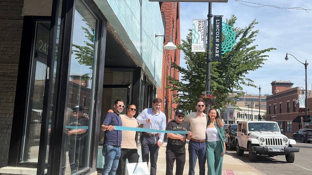 Image of ribbon cutting ceremony at Mercadito’s new location in Lincoln Park