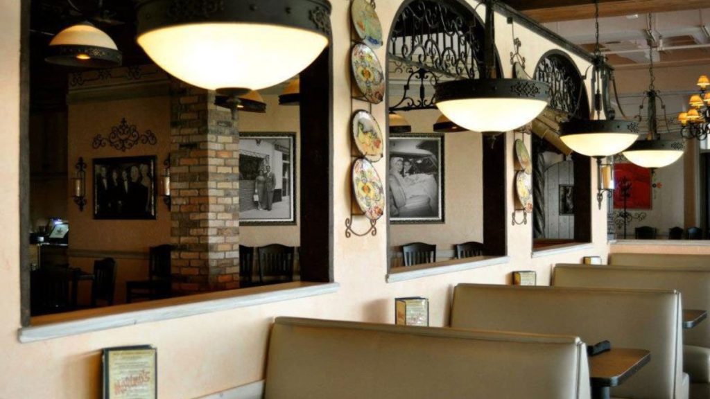 Molina's Cantina Bellaire location interior