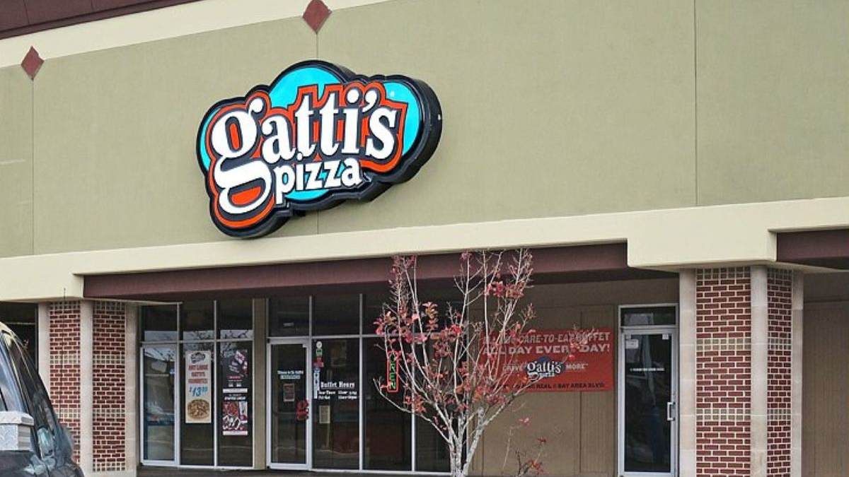 This is a storefront view of Mr. Gatti’s Pizza