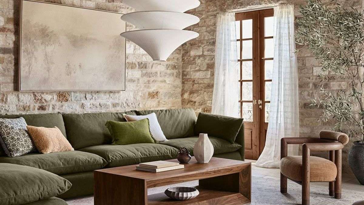 Crate & Barrel is a global furniture retail brand (Facebook@Crate & Barrel)