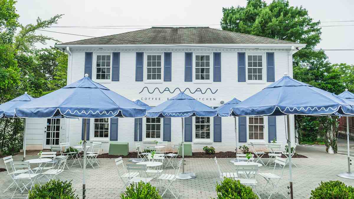 The new maman location offers an expansive seating space.