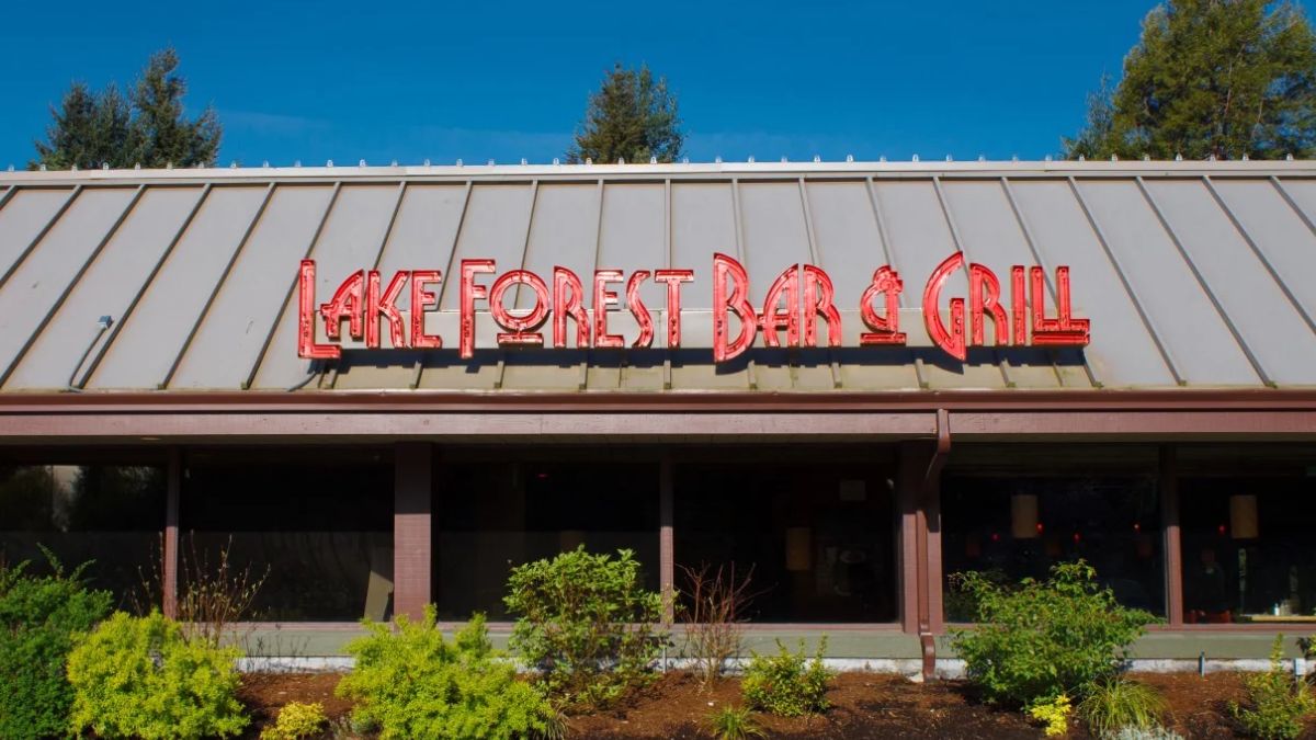Lake Forest Bar and Grill restaurant image