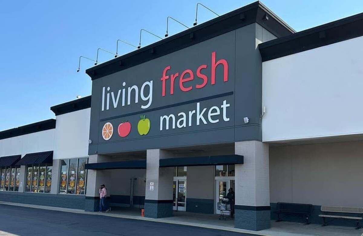 Living Fresh Market Team Building Second Store in West Pullman